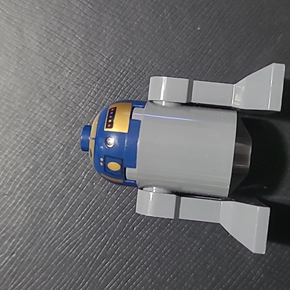- Lego Star Wars Minifigure Astromech Droid, R8-B7, Blue/Gold/Gray - Picture 2 of 2